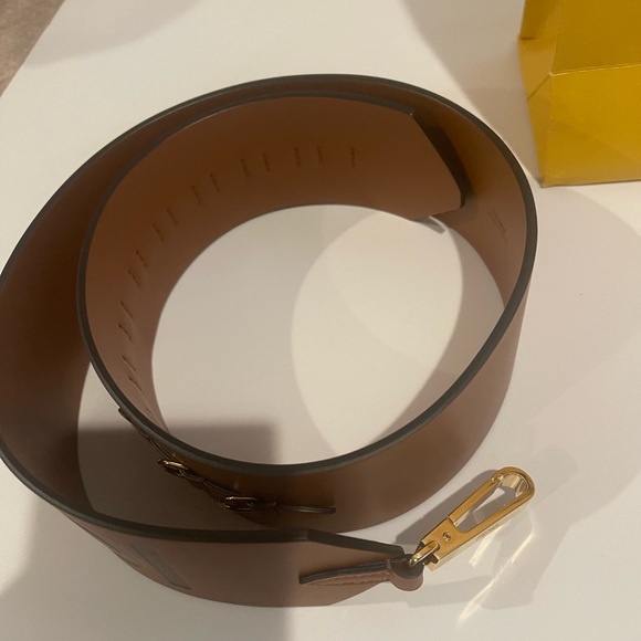 Wide FENDI Belt. This belt is adjustable. - Picture 5 of 5